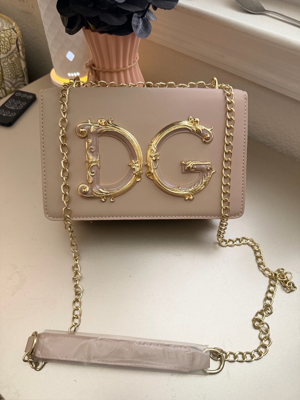 New DG Logo gold Chain Shoulder Bag in Blush Pink